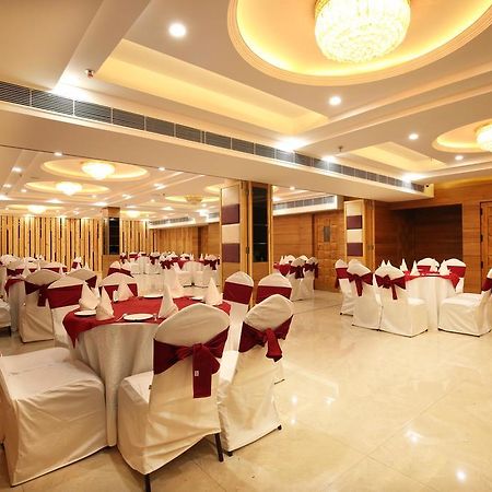 Mint Hotel Premia Chandigarh, Zirakpur Exterior foto